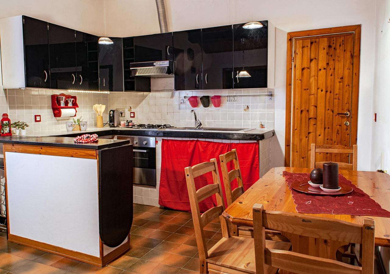 Il Rifugio A 3 Minuti Dai Traghetti Apartment Livorno Bagian luar foto